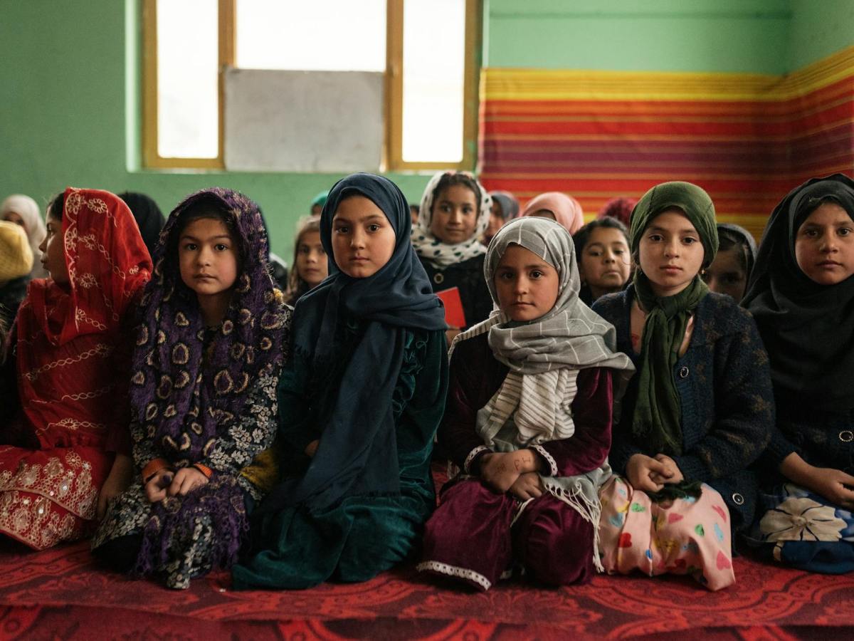 چگونه جامعه نیم پیکر خودرا فلج&nbsp;میکند؟