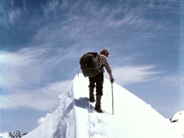 گردشگر پولندی، ریشارد دبلیو. شرام در کوه‌های درواز، افغانستان، در سال ۱۹۷۵&nbsp;م
