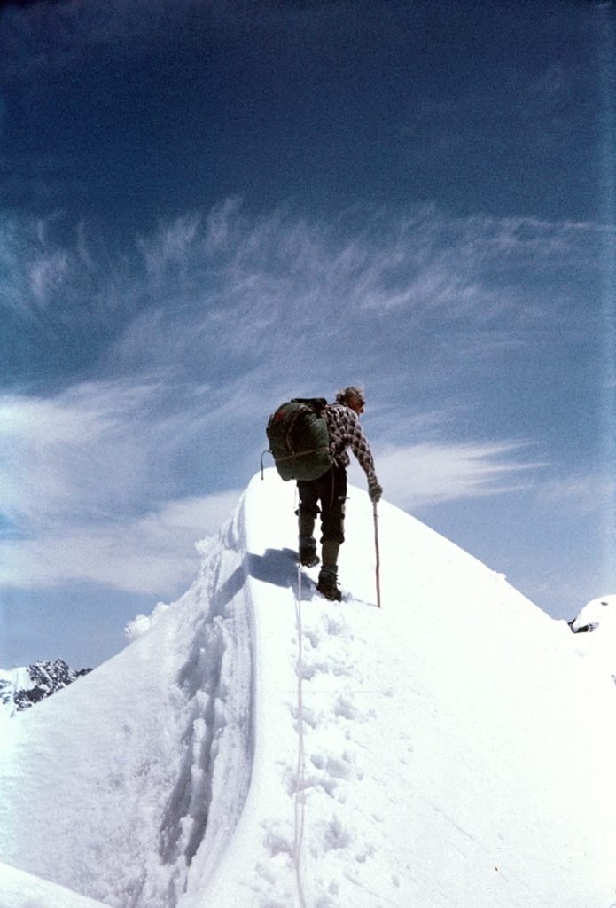 گردشگر پولندی، ریشارد دبلیو. شرام در کوه‌های درواز، افغانستان، در سال ۱۹۷۵&nbsp;م